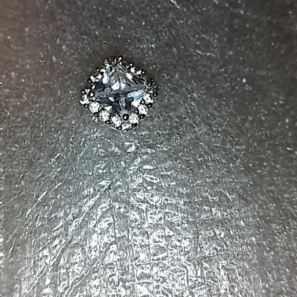 Earring - Picture 6 of 6